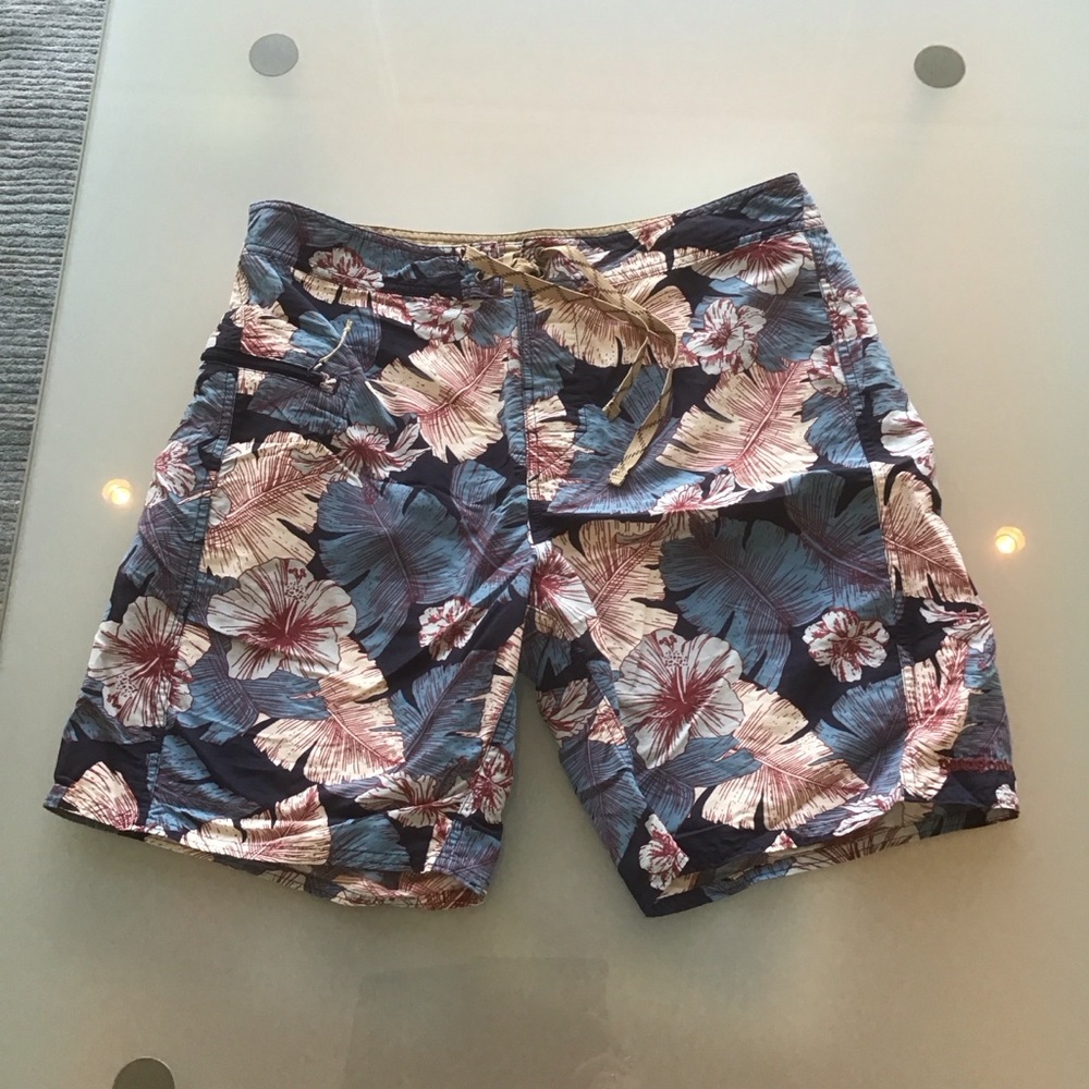 Patagonia Blue Hawaiian Tropical Floral Wavefarer Board Shorts Swim Trunks 34